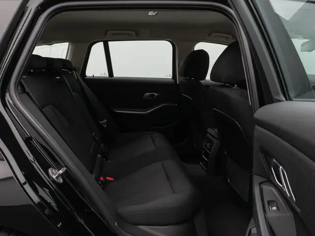 BMW 3 Series view 27