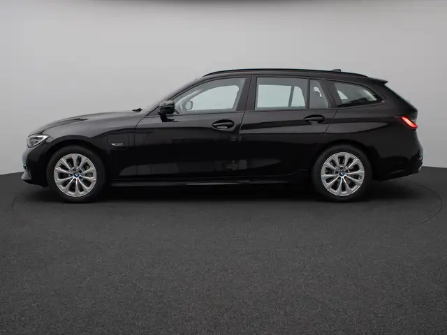 BMW 3 Series view 11