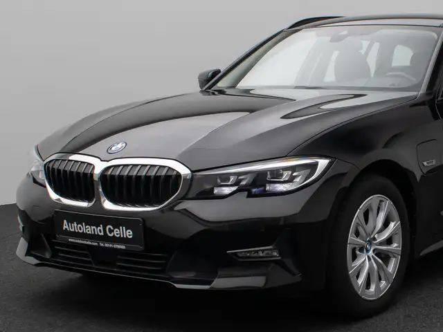 BMW 3 Series view 17