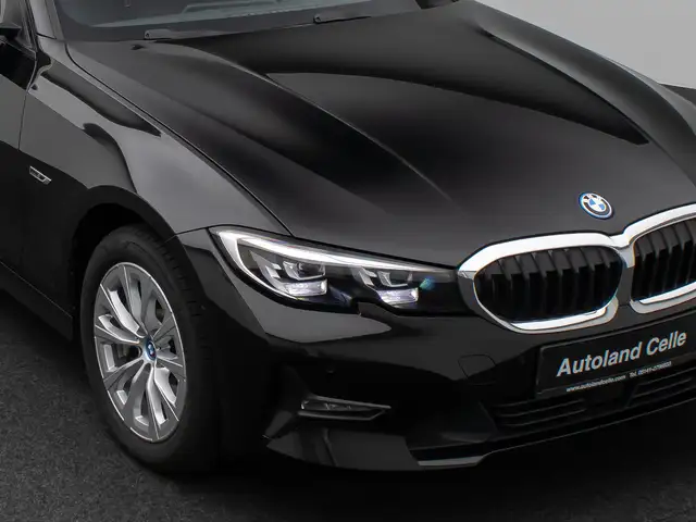 BMW 3 Series view 18