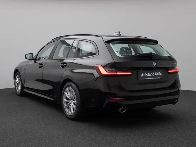 BMW 3 Series view 9