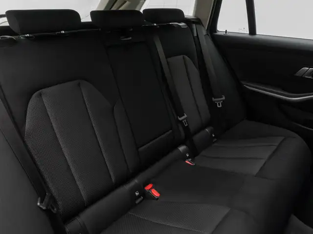 BMW 3 Series view 29
