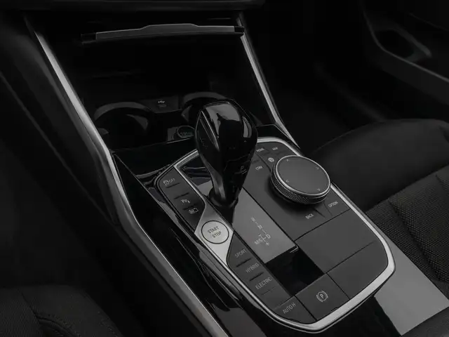 BMW 3 Series view 23