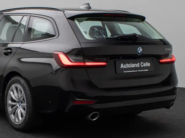 BMW 3 Series view 15