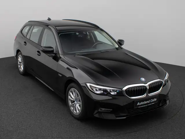 BMW 3 Series view 3