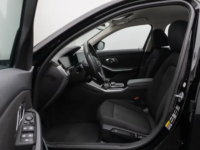 BMW 3 Series view 20