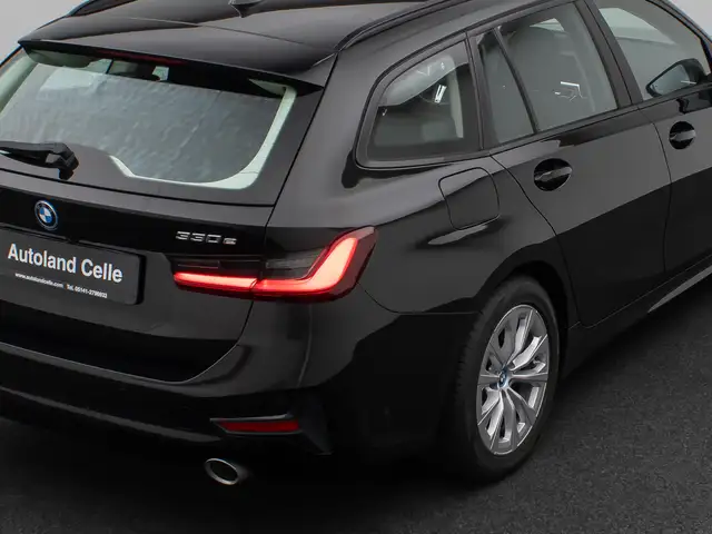 BMW 3 Series view 16
