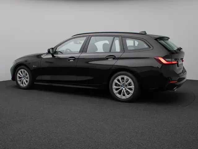 BMW 3 Series view 10