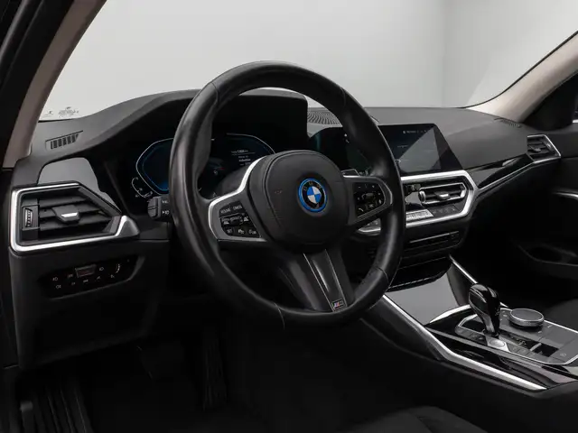 BMW 3 Series view 21