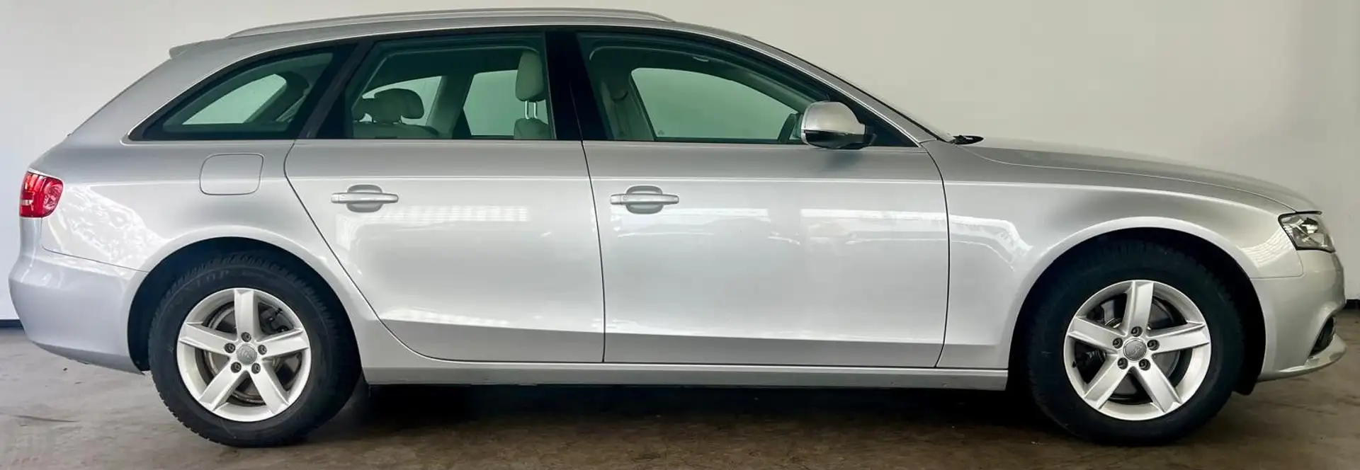 Audi A4 Avant Ambiente 1.Hand Xenon Klimaaut Temp PDC Argent - 2