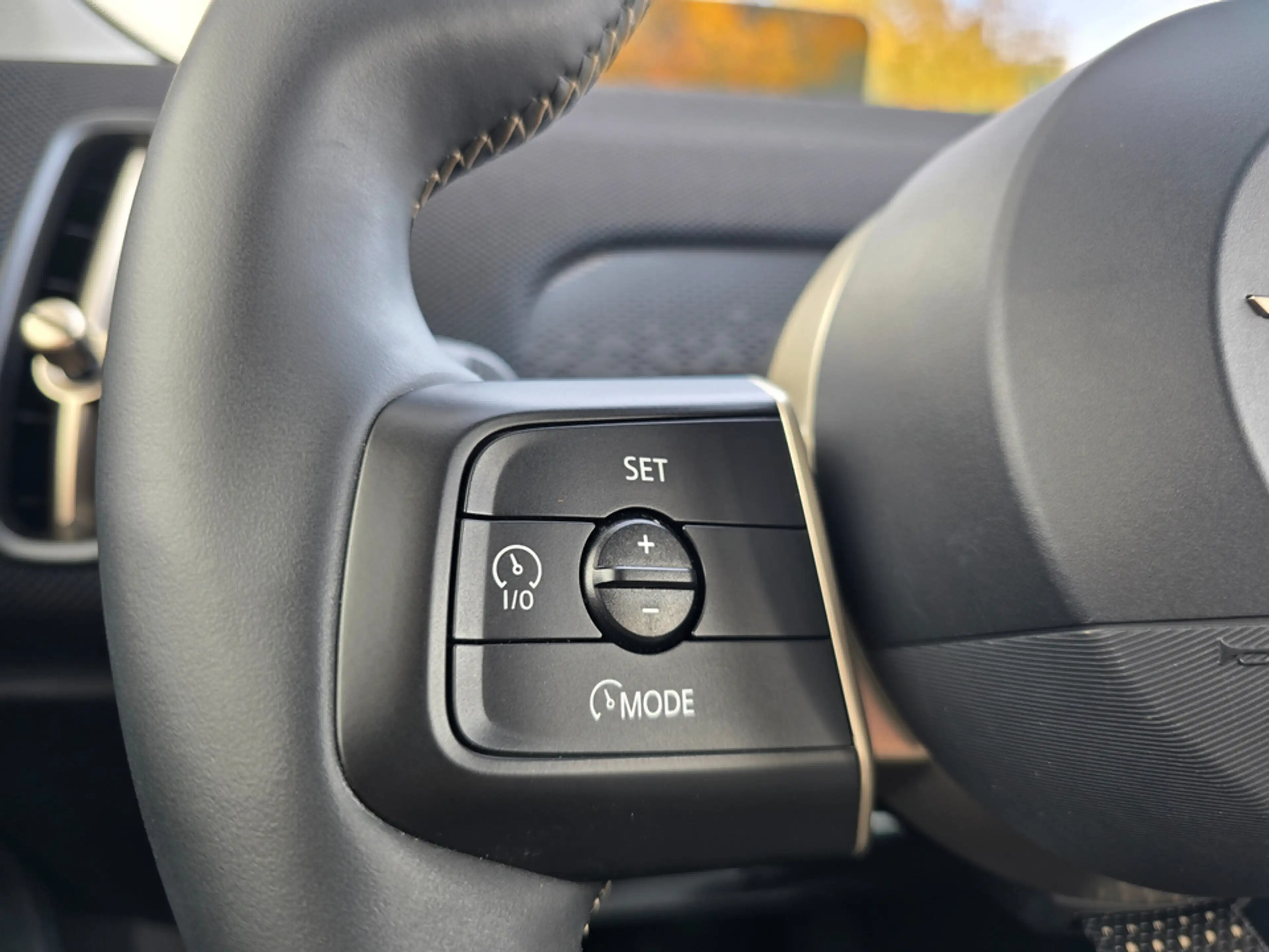 MINI Countryman C Favoured Trim Navi Head-Up Alarm — photo 11