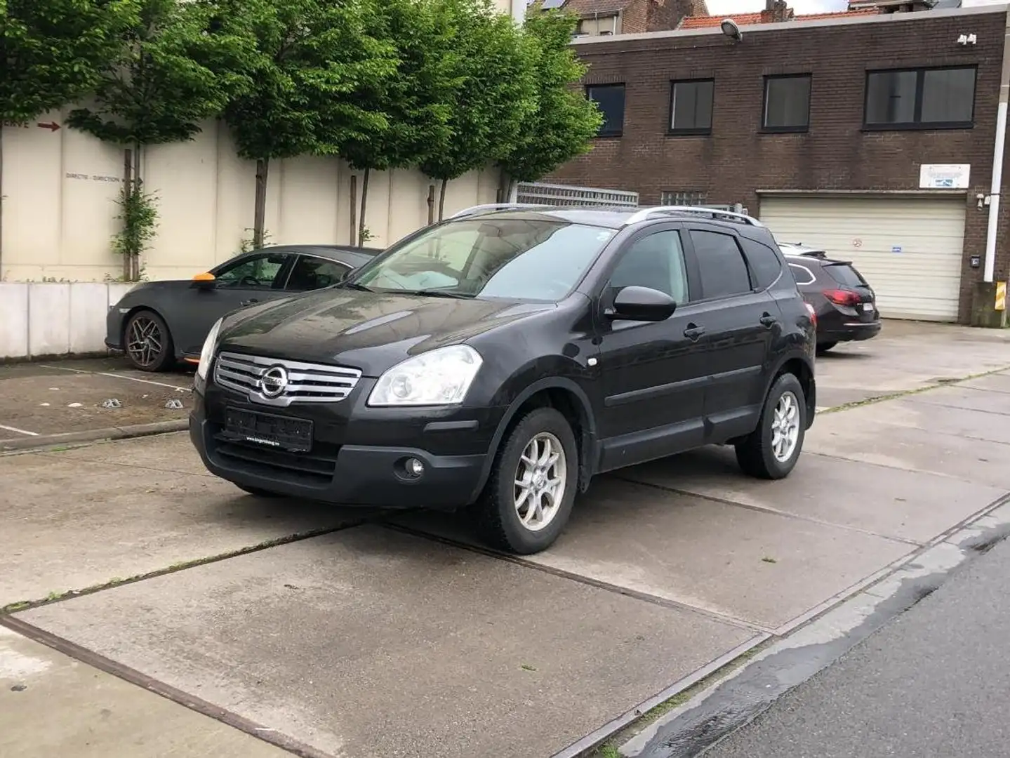 Nissan Qashqai+2 2.0i 4WD Tekna NAVI 7 Placez Schwarz - 1