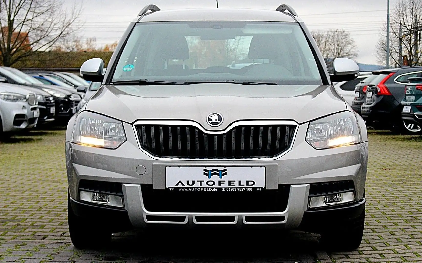 Skoda Yeti 1.2 TSI OUTDOOR/SHEFT/NAVI/AHK/NAVI/PDC/ Grau - 2