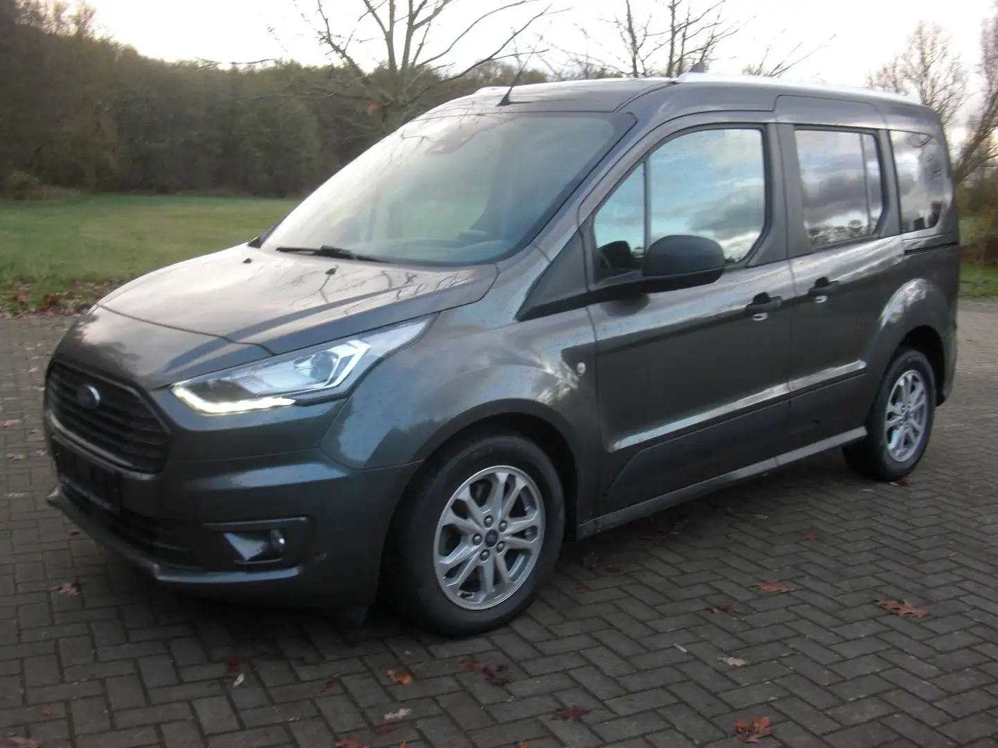 Ford Tourneo Connect 1.5CDTI*NAVI*XENON*AHK* Grau - 2