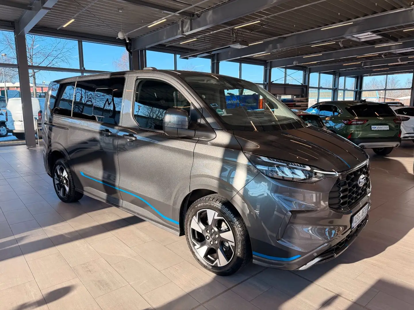 Ford Tourneo Custom Bus 320 L1 Tourneo Sport AWD Grau - 2