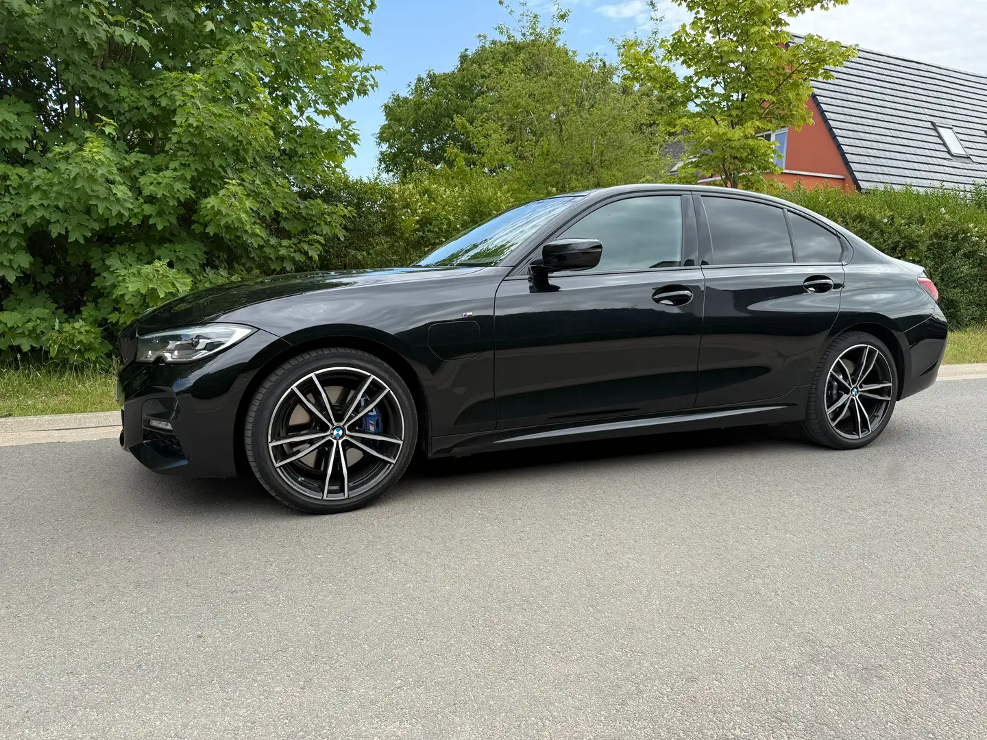 BMW 330 330e Aut. M Sport Zwart - 2