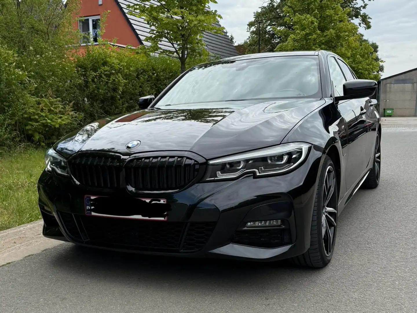BMW 330 330e Aut. M Sport Zwart - 1
