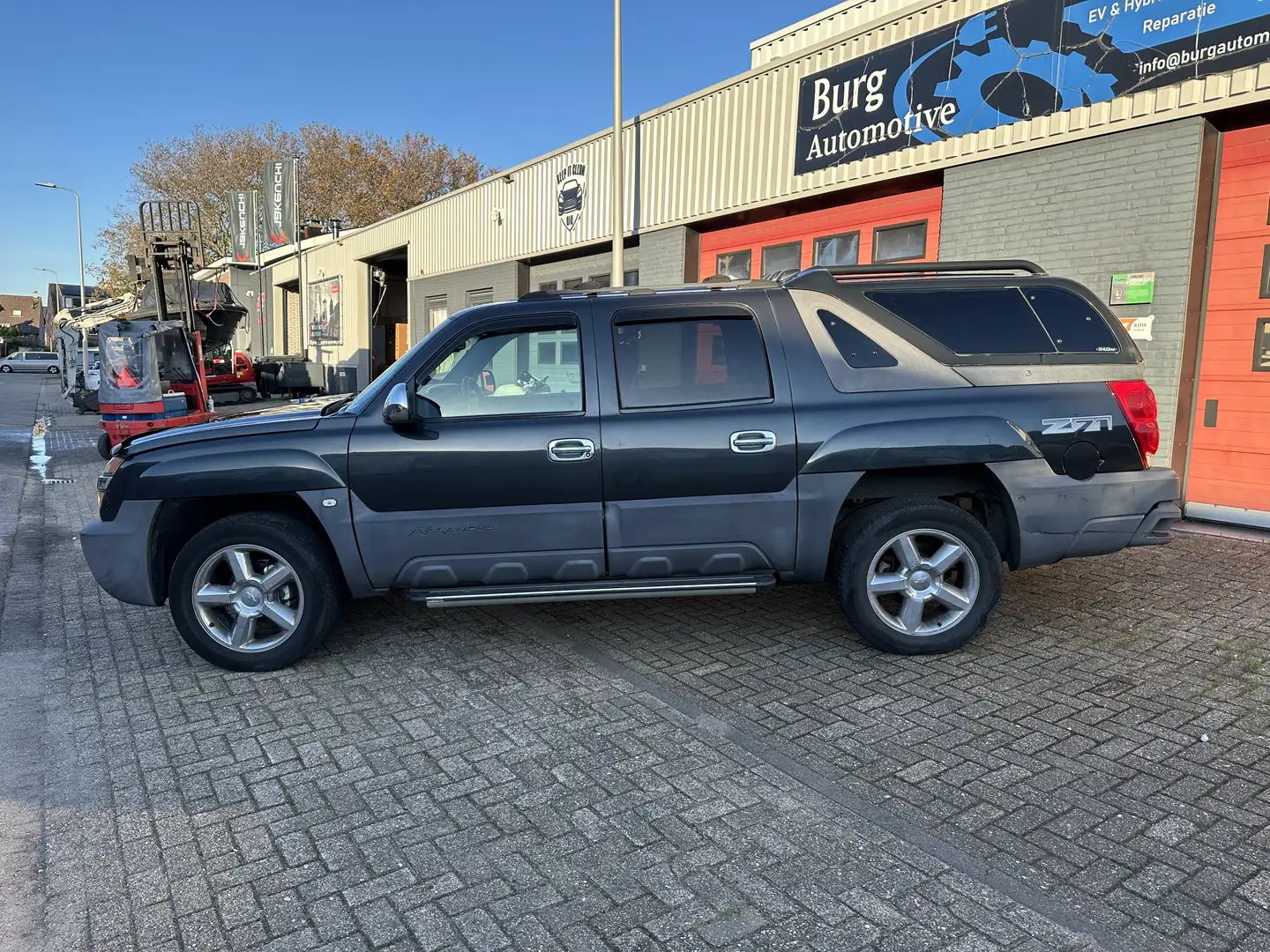 Chevrolet Avalanche Z71 Siyah - 2