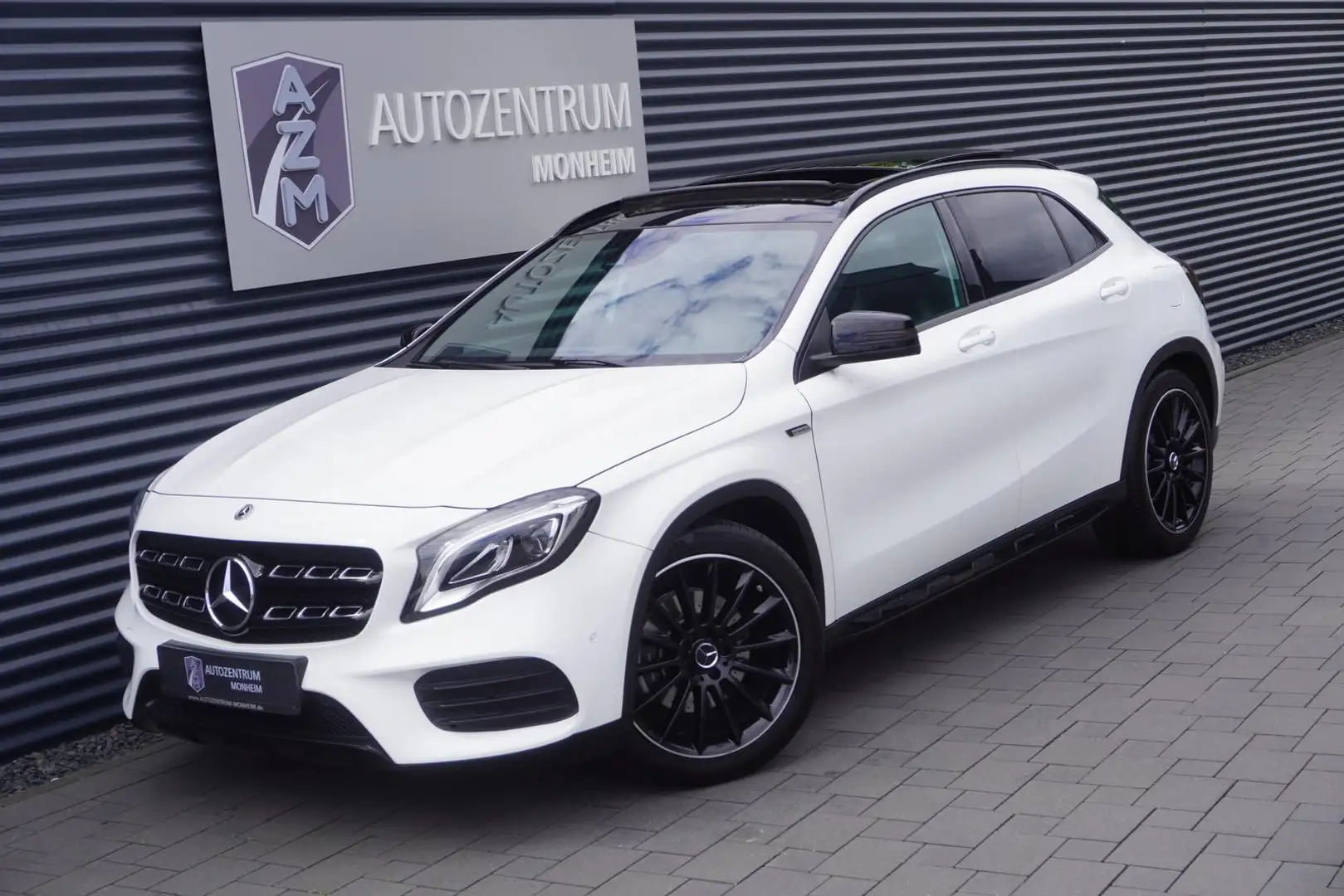 Mercedes-Benz GLA 250 AMG-LINE|NIGHT-PAKET|PANORAMA|NAVI|LED| Bianco - 1