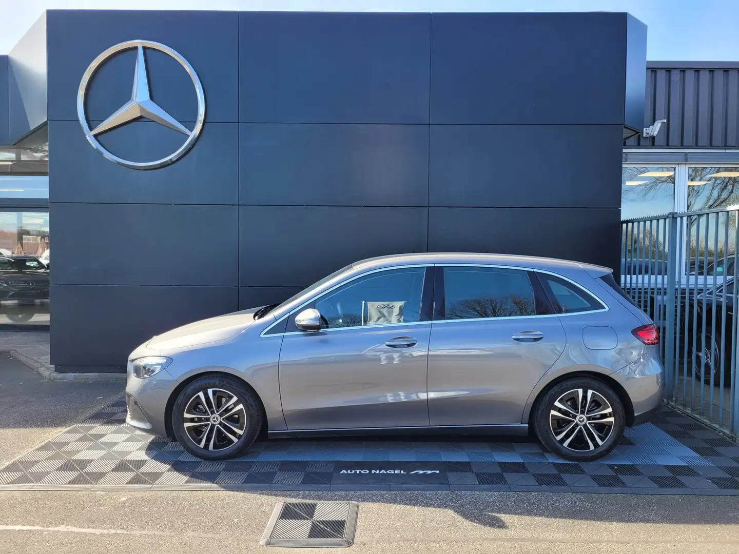 Mercedes-Benz B 180 B 180 Progressive MBUX+LED+elektr.Heckklappe+SHZ Grau - 2