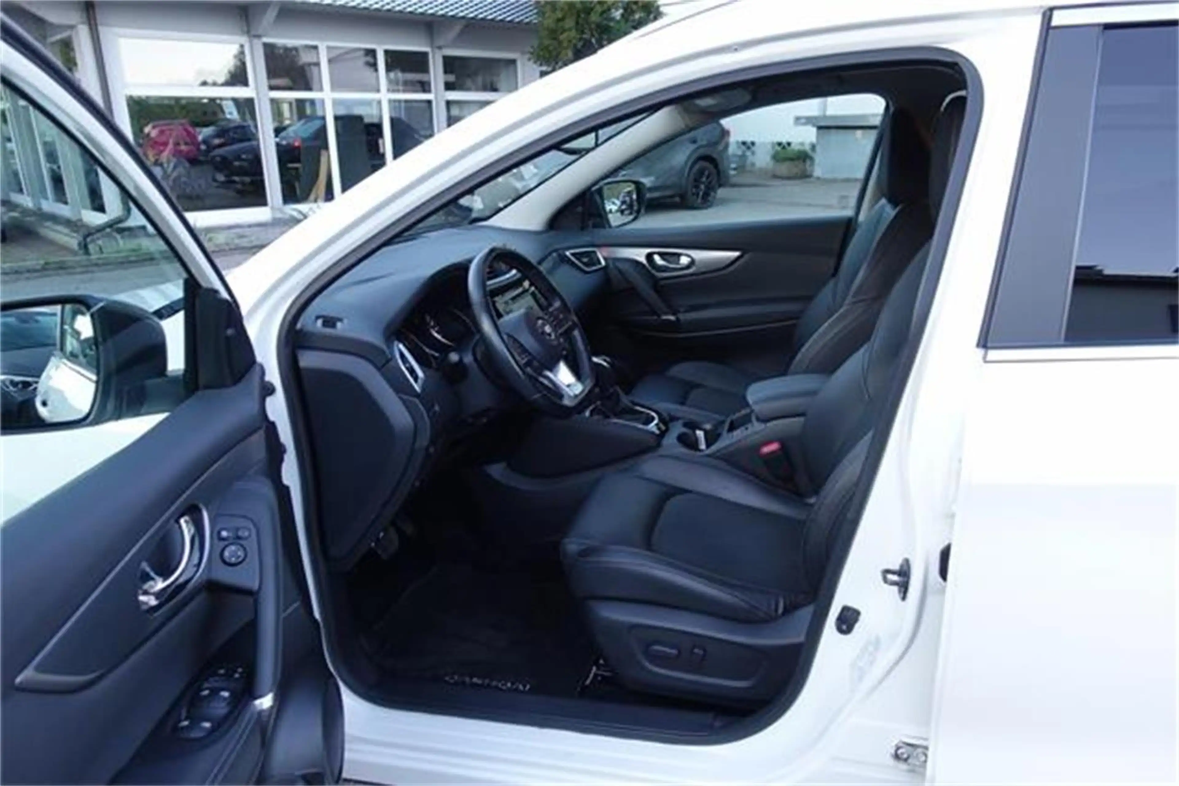 Nissan Qashqai 1,7 dCi ALL-MODE 4x4i Tekna+ Xtronic Aut. — photo 7