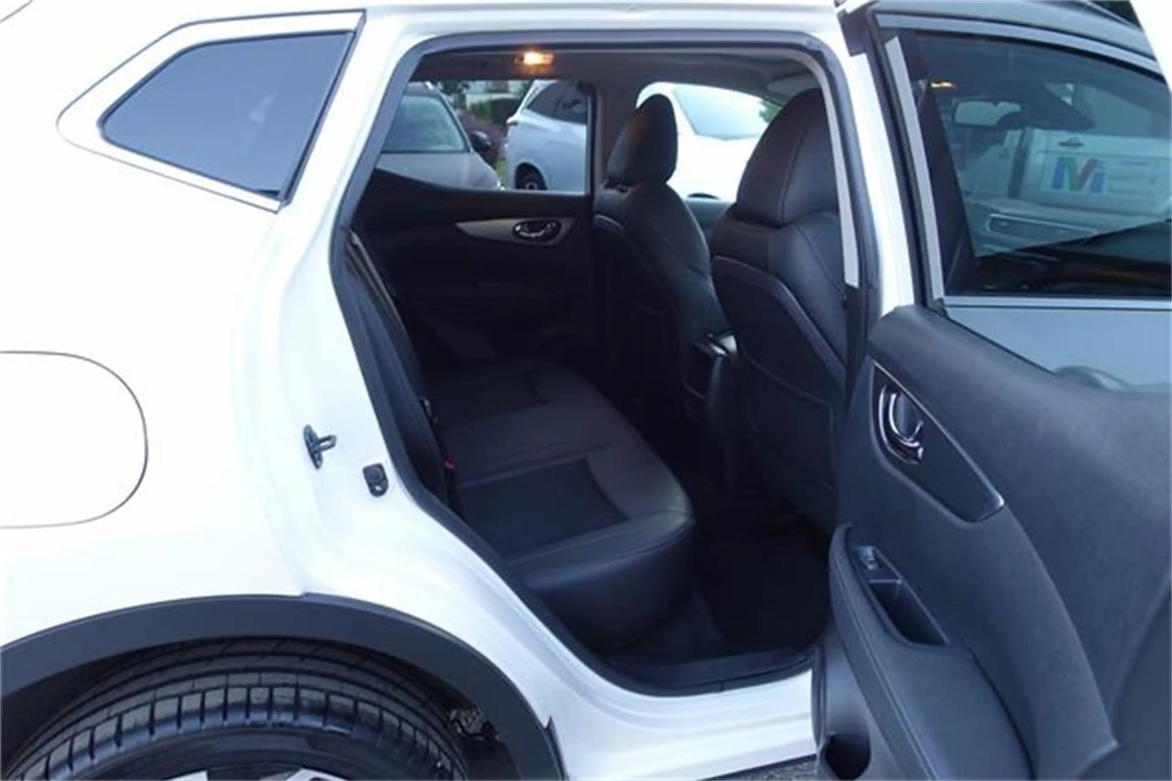 Nissan Qashqai 1,7 dCi ALL-MODE 4x4i Tekna+ Xtronic Aut. — photo 9