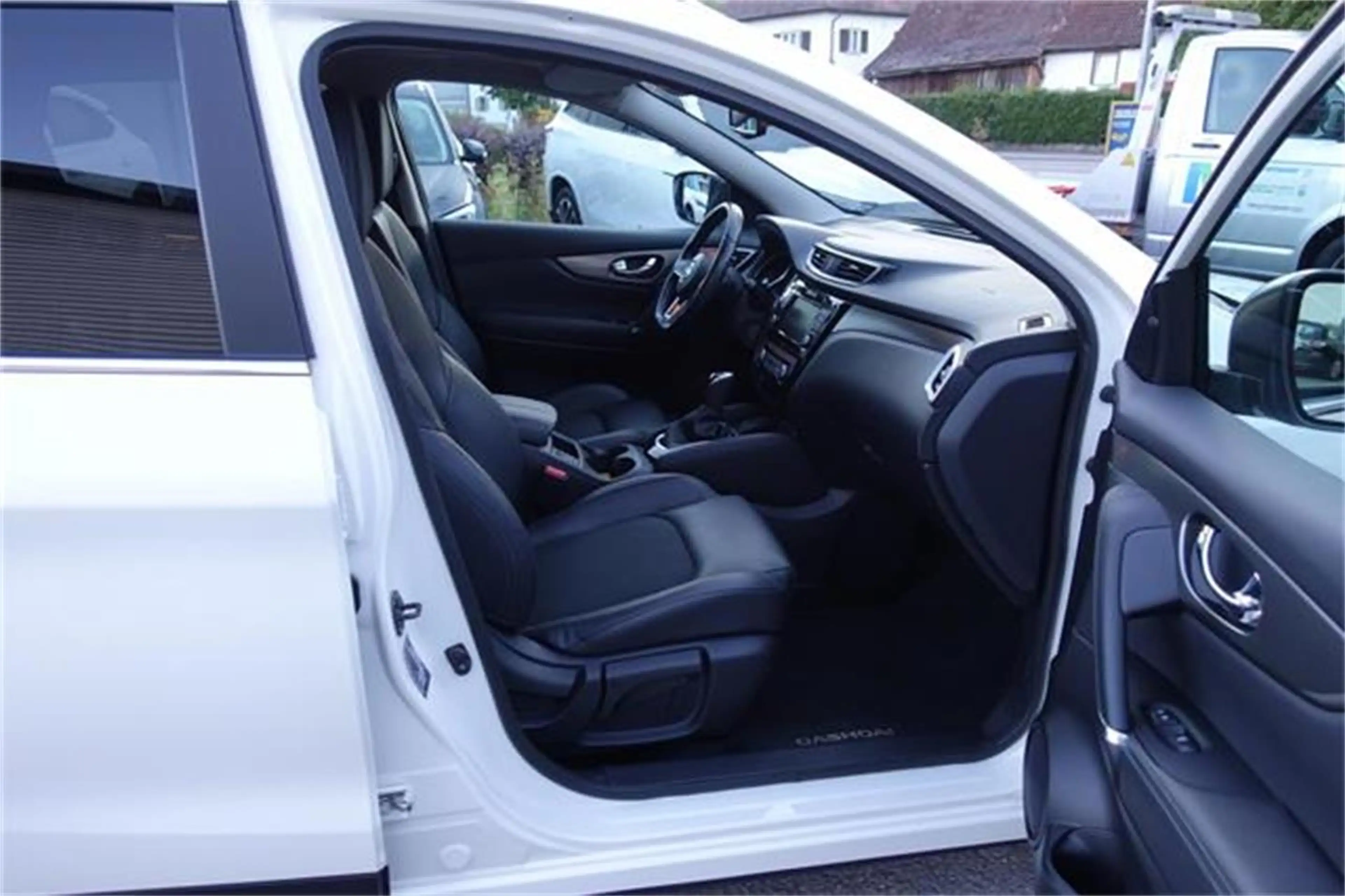 Nissan Qashqai 1,7 dCi ALL-MODE 4x4i Tekna+ Xtronic Aut. — photo 10