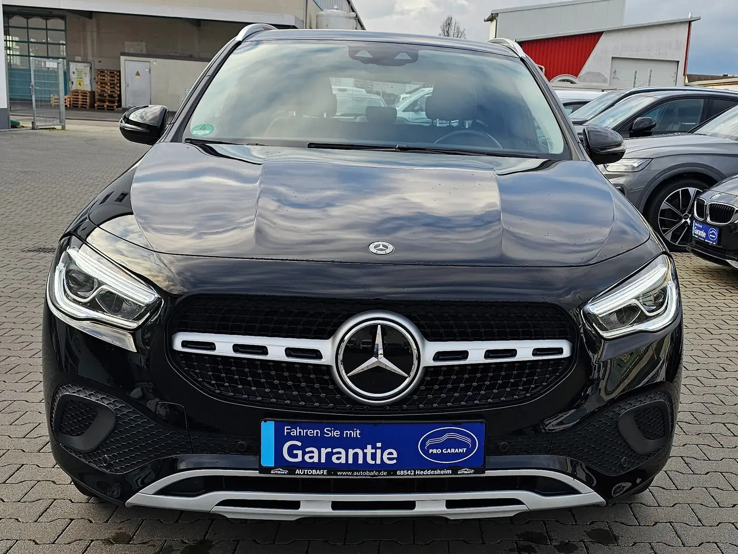 Mercedes-Benz GLA 220 GLA 220 d NAVI*LED*AHK*KAMERA*DISTRONIC Černá - 2