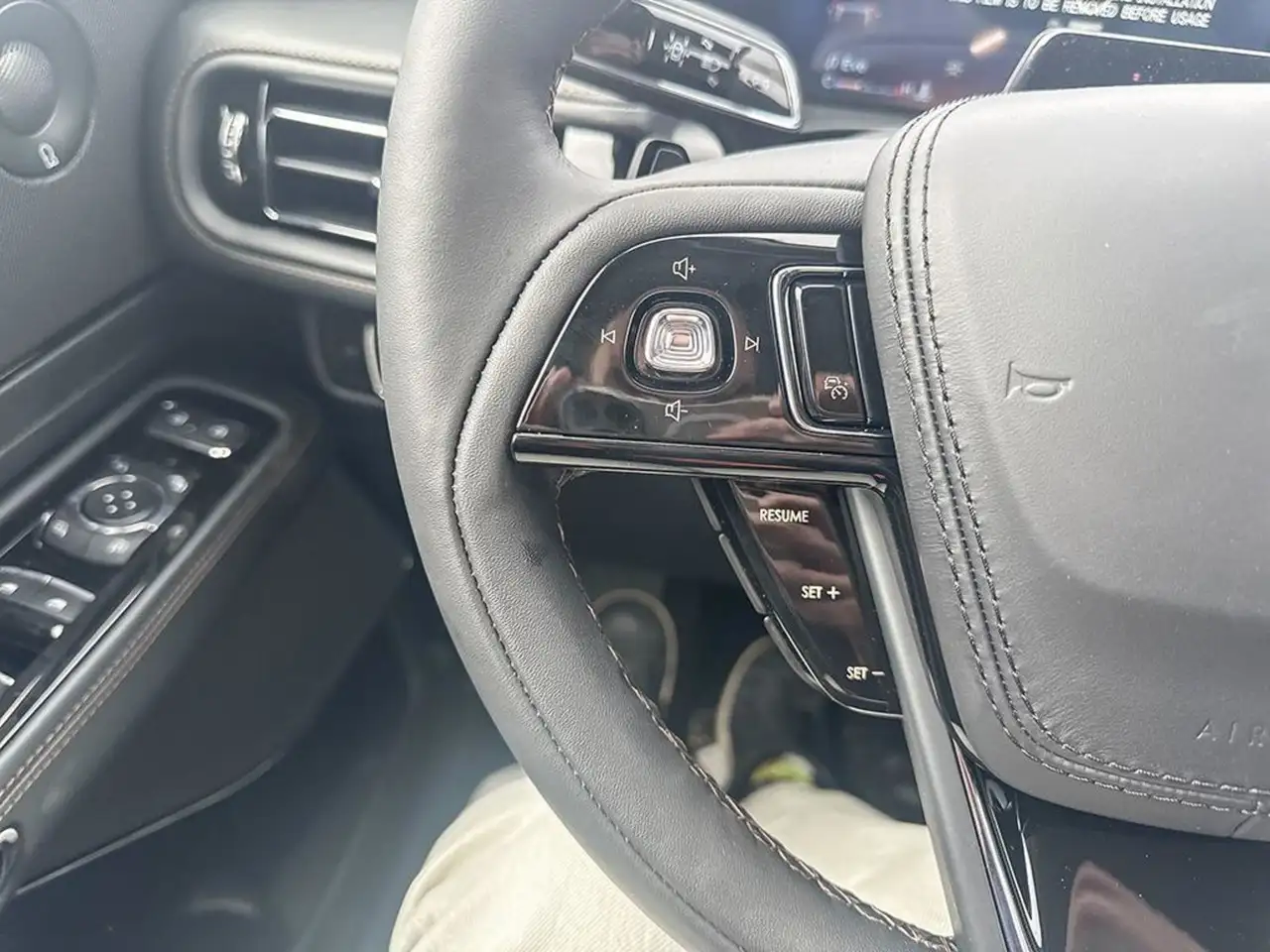 Lincoln Aviator снимка Lincoln Aviator
