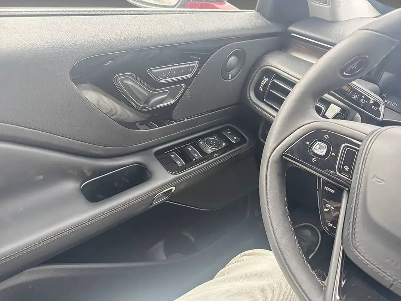 Lincoln Aviator снимка Lincoln Aviator