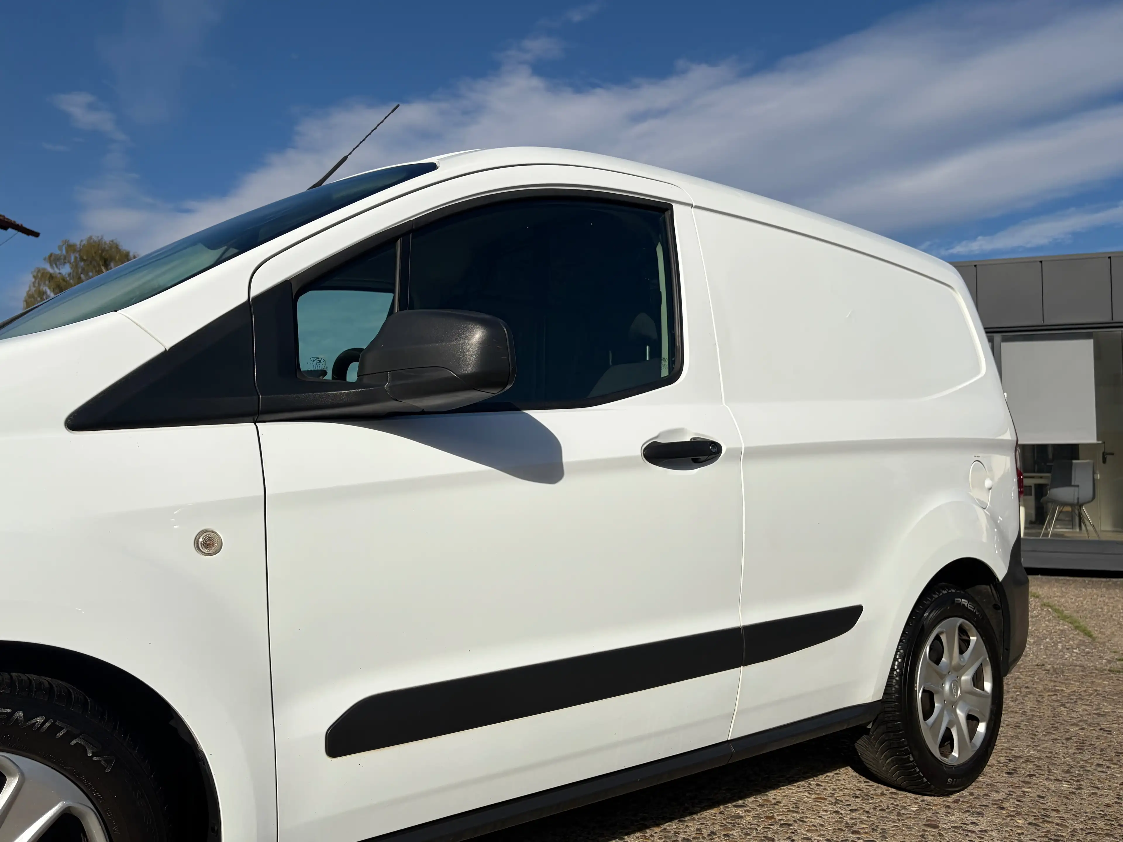Ford Transit Courier Trend*2.Hand*Bluetooth*Klima*HU/AU Neu*USB — photo 3