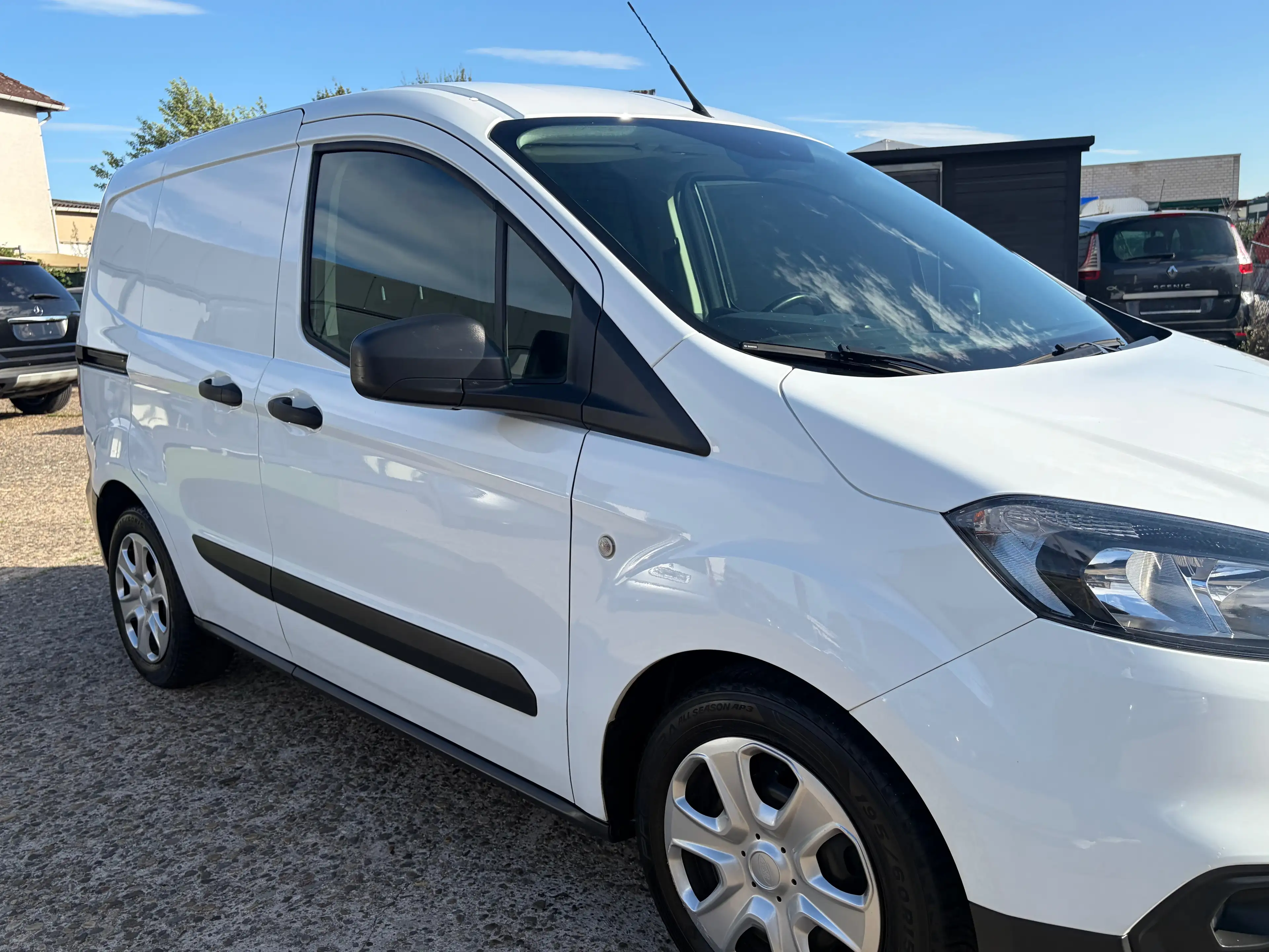 Ford Transit Courier Trend*2.Hand*Bluetooth*Klima*HU/AU Neu*USB — photo 14