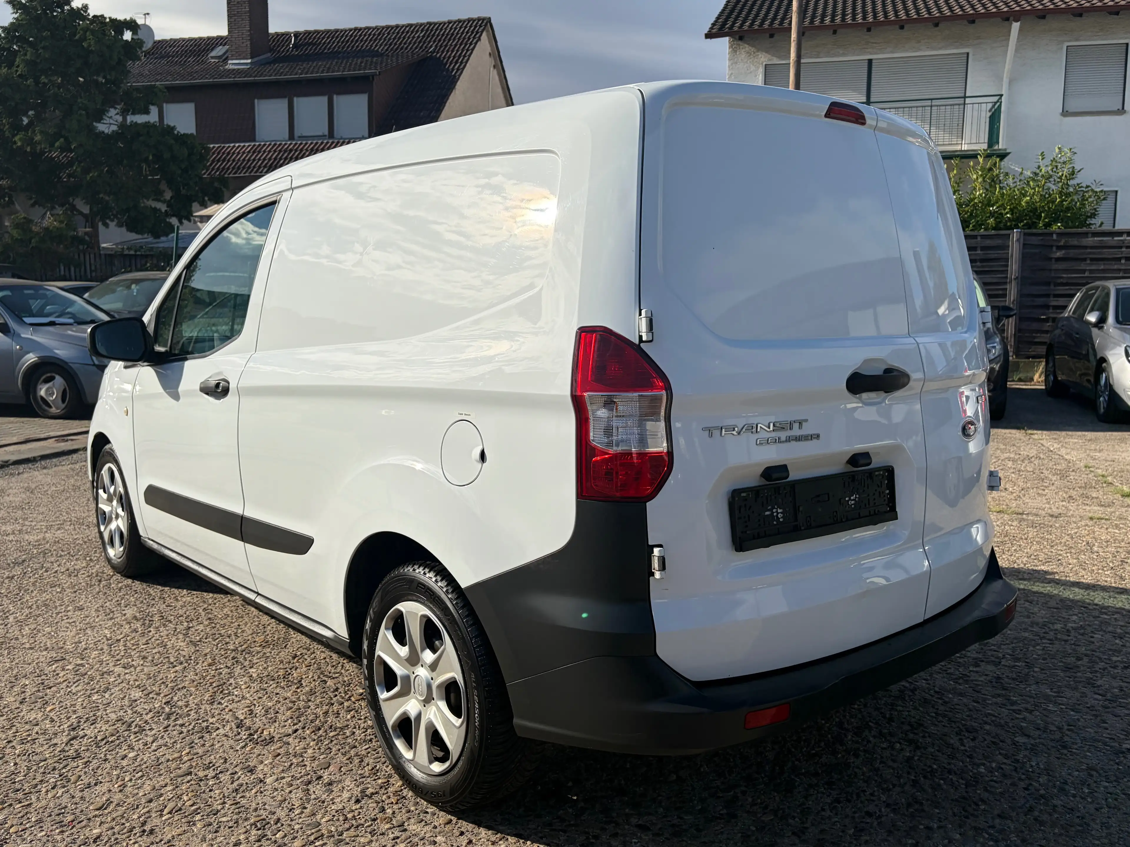 Ford Transit Courier Trend*2.Hand*Bluetooth*Klima*HU/AU Neu*USB — photo 6