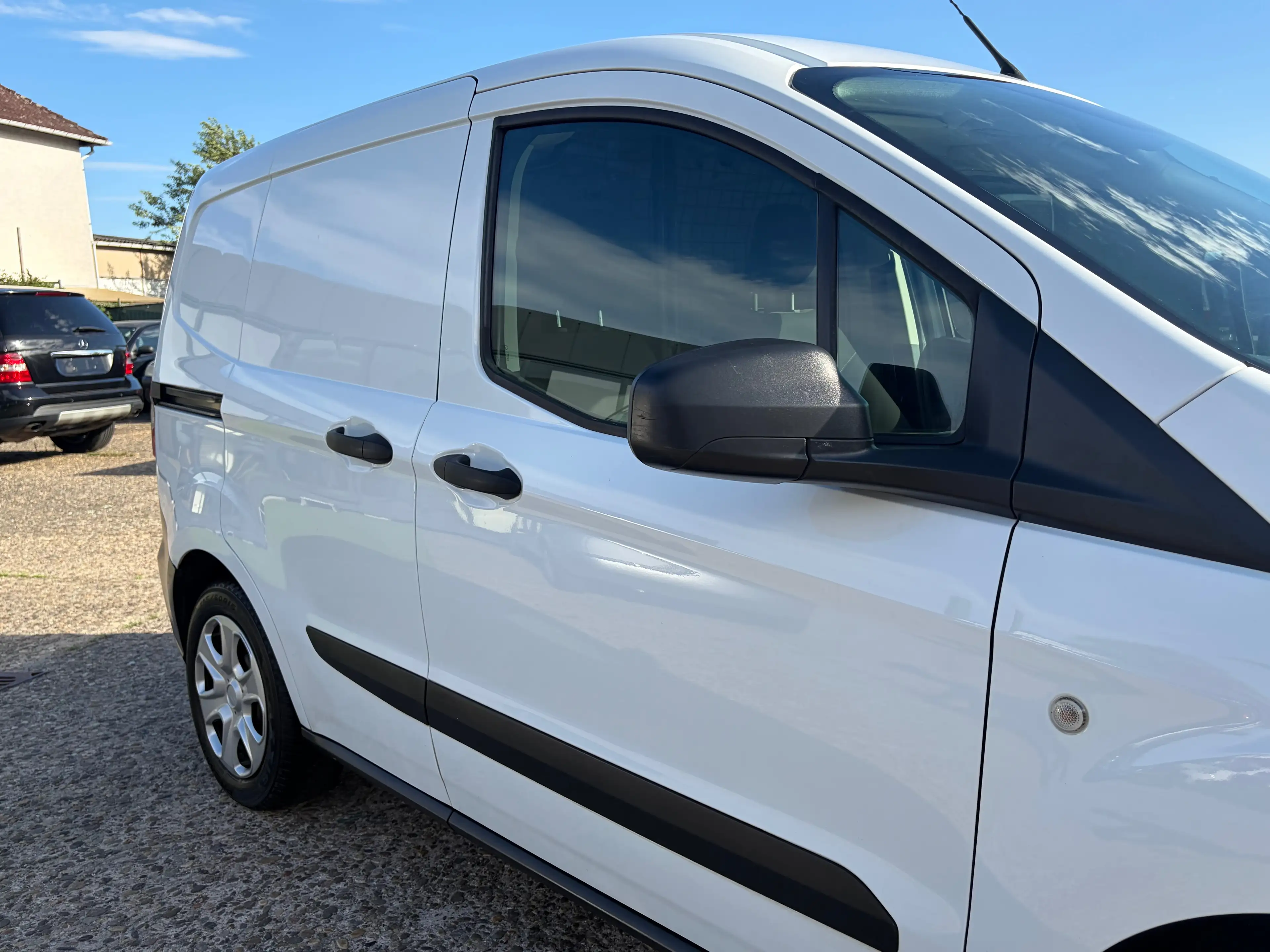 Ford Transit Courier Trend*2.Hand*Bluetooth*Klima*HU/AU Neu*USB — photo 13