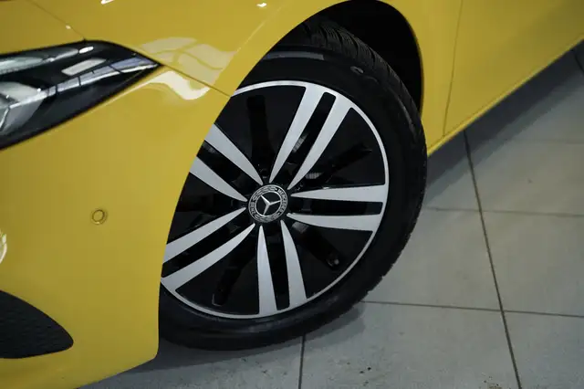 Mercedes-Benz A view 3