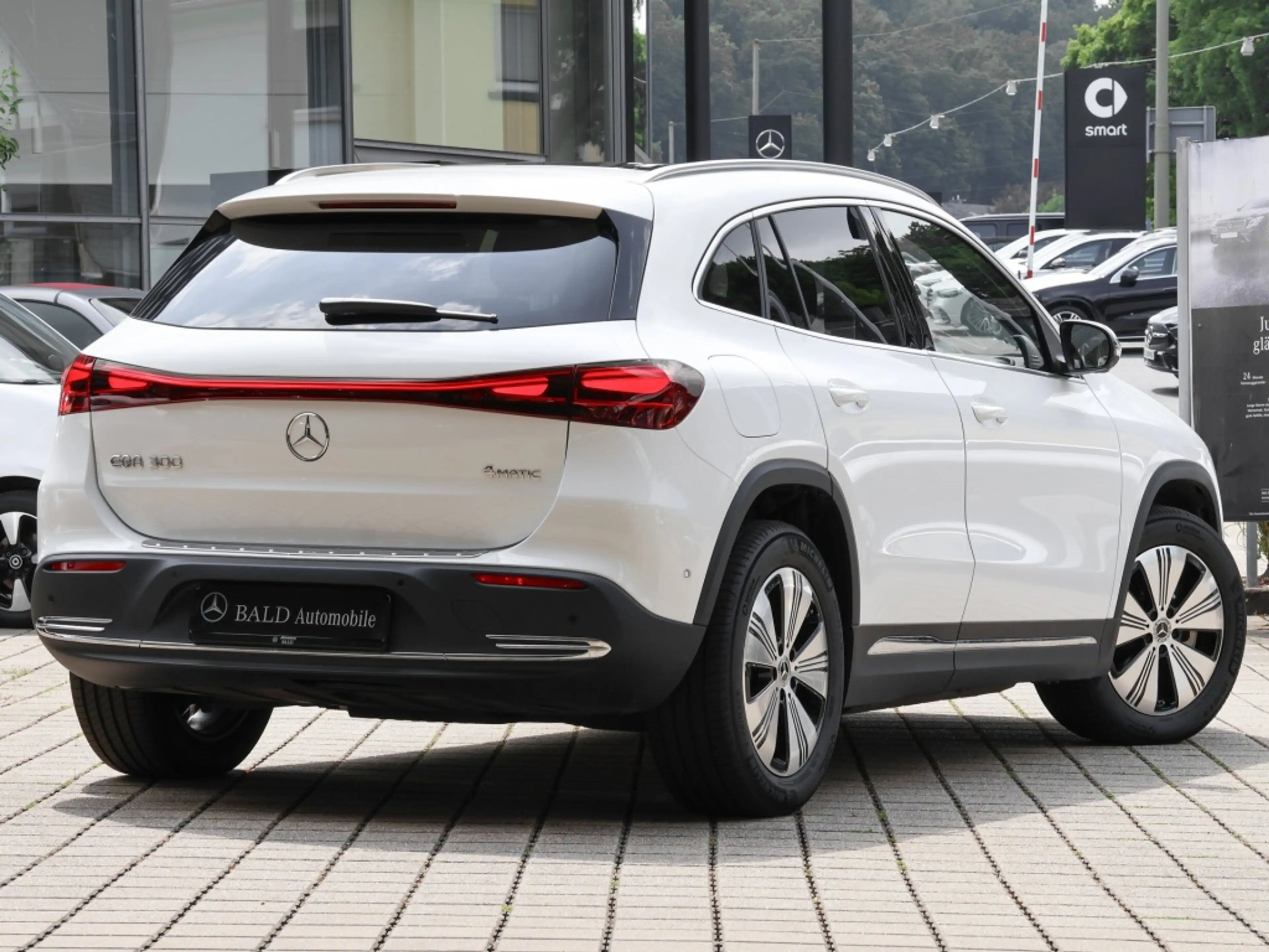 Mercedes-Benz EQA 300 4M Progressive/Pano/AHK/360/Ambi/Totw/18 — photo 3