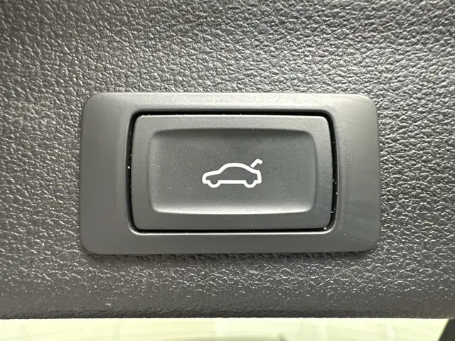 Audi A6 view 7