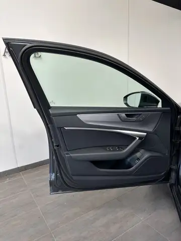 Audi A6 view 11