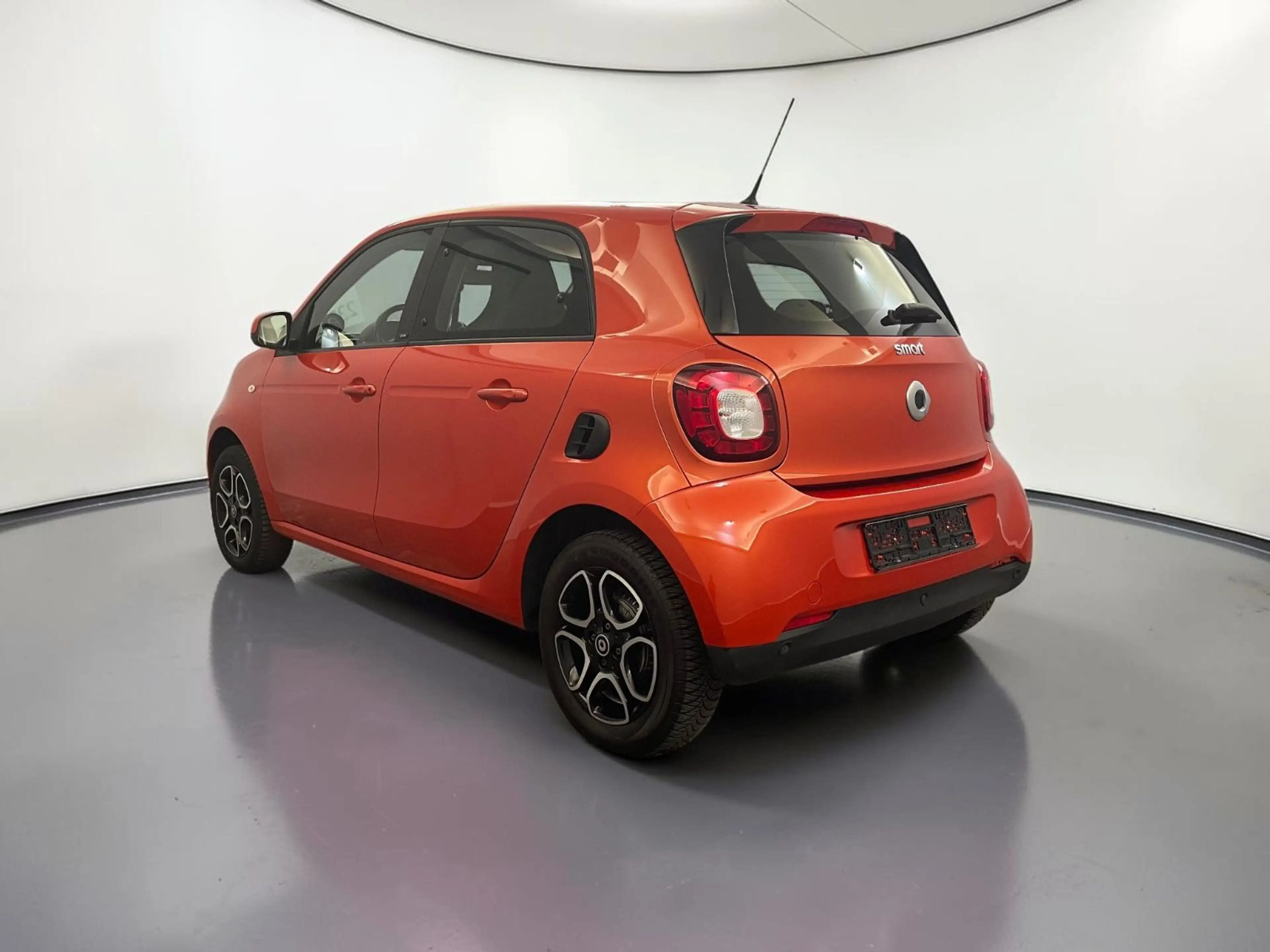 smart forFour *LED*COOL & AUDIO*LEDER* — photo 4