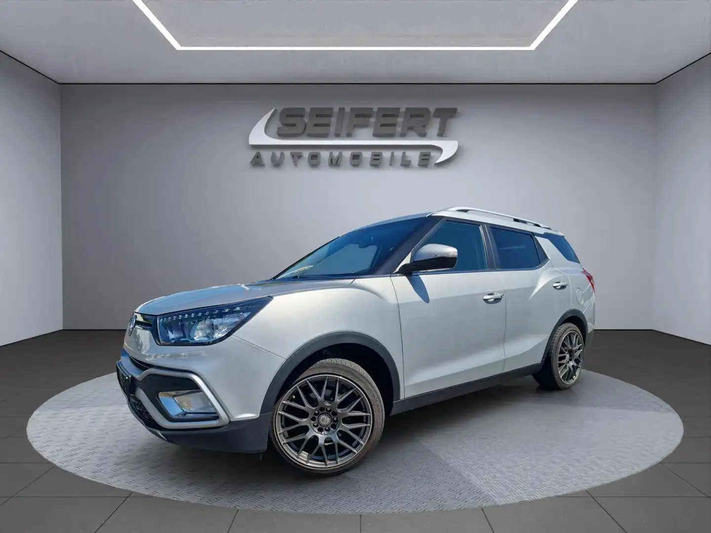 SsangYong XLV I Automatik I Forward 4x2 I NAVI I RFK I SHZ I Silber - 1