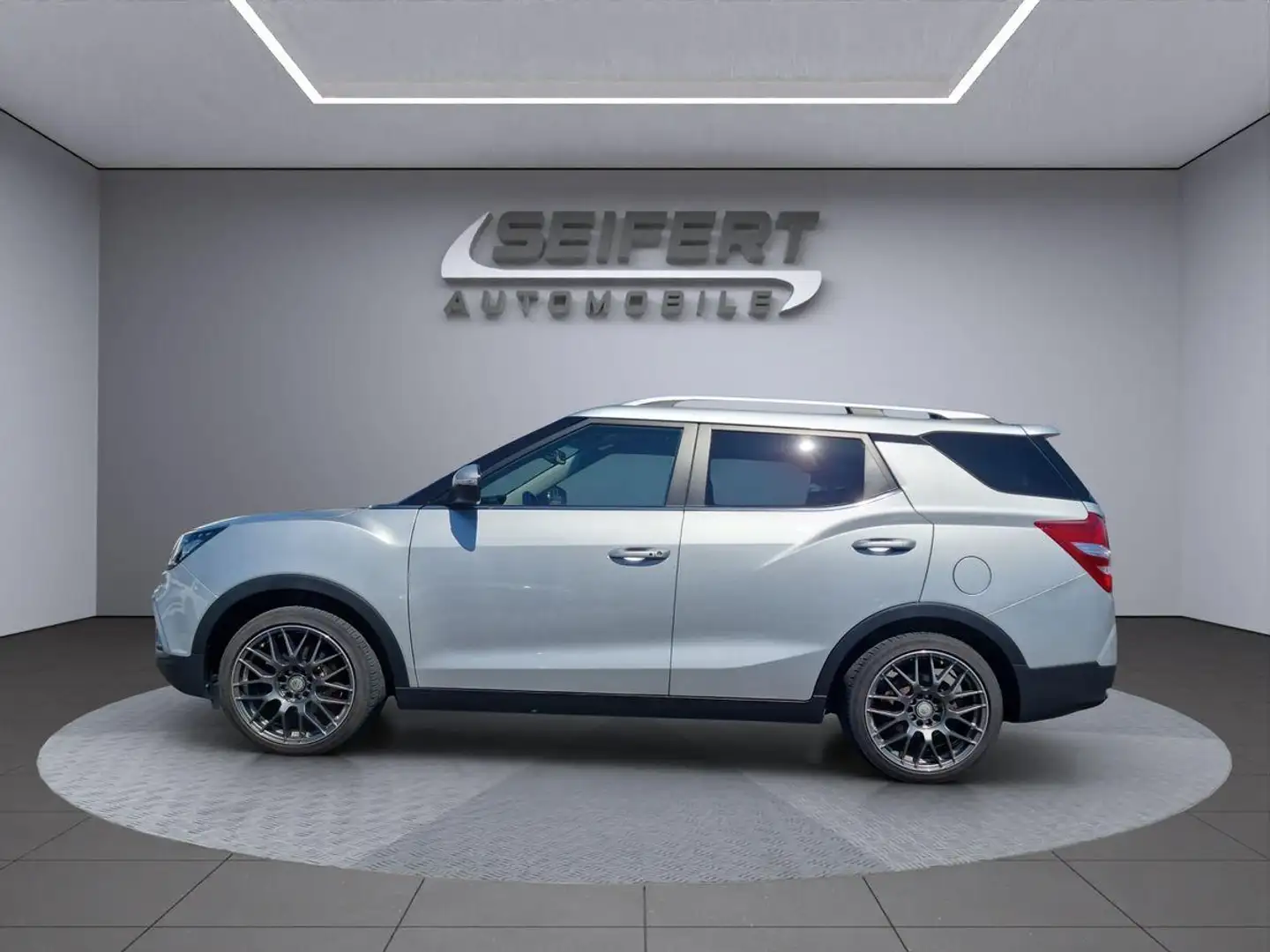SsangYong XLV I Automatik I Forward 4x2 I NAVI I RFK I SHZ I Silber - 2