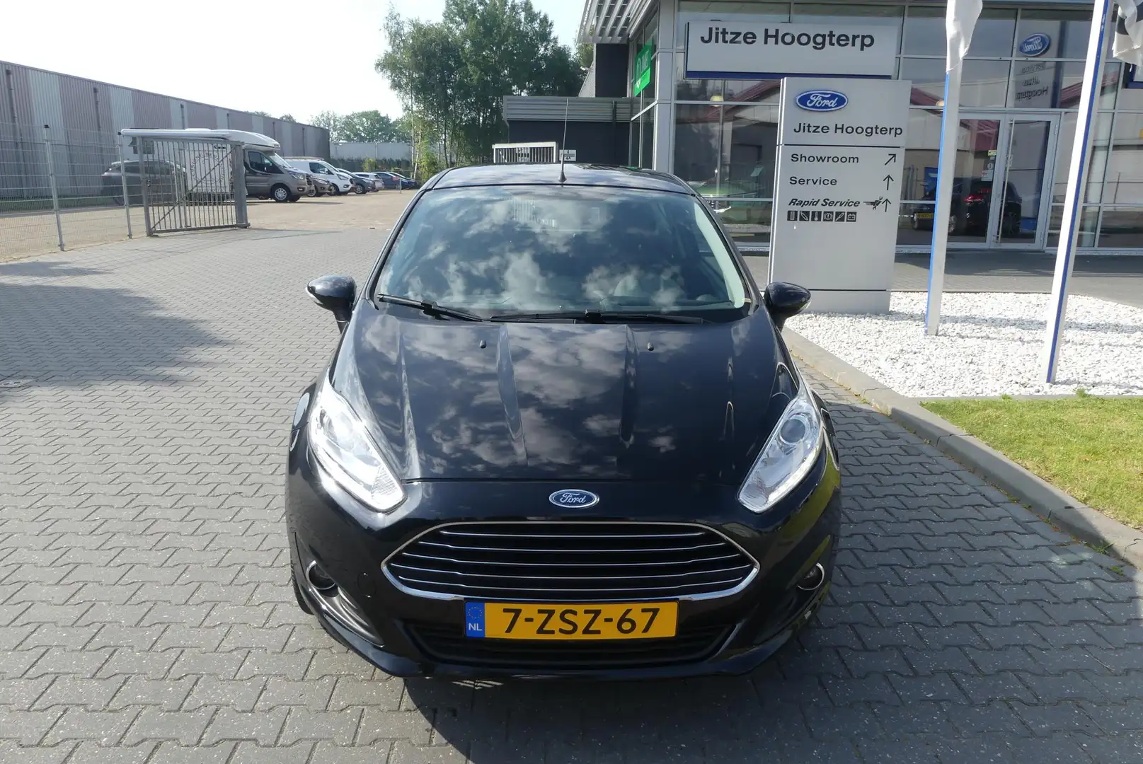 Ford Fiesta 1.0 EcoBoost Titanium AIRCO, NAVI, BLUETOOTH/AUX, Zwart - 2