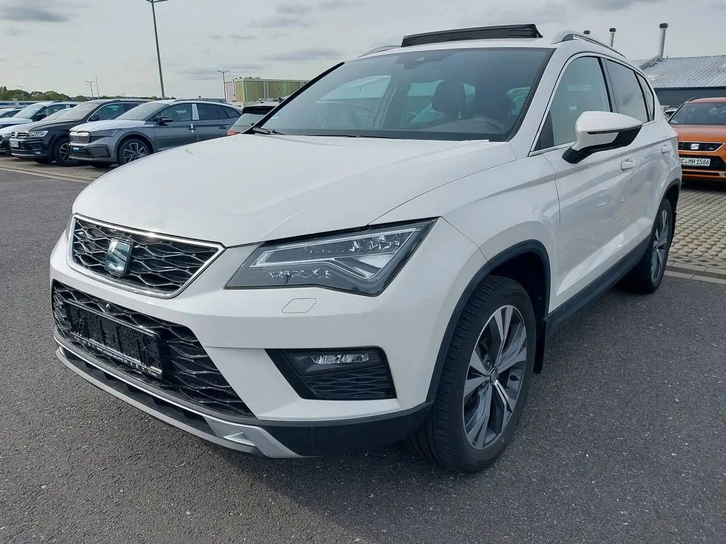 SEAT Ateca Xcellence 4Drive PANO AHK STANDHEIZUNG 1Hd Weiß - 2