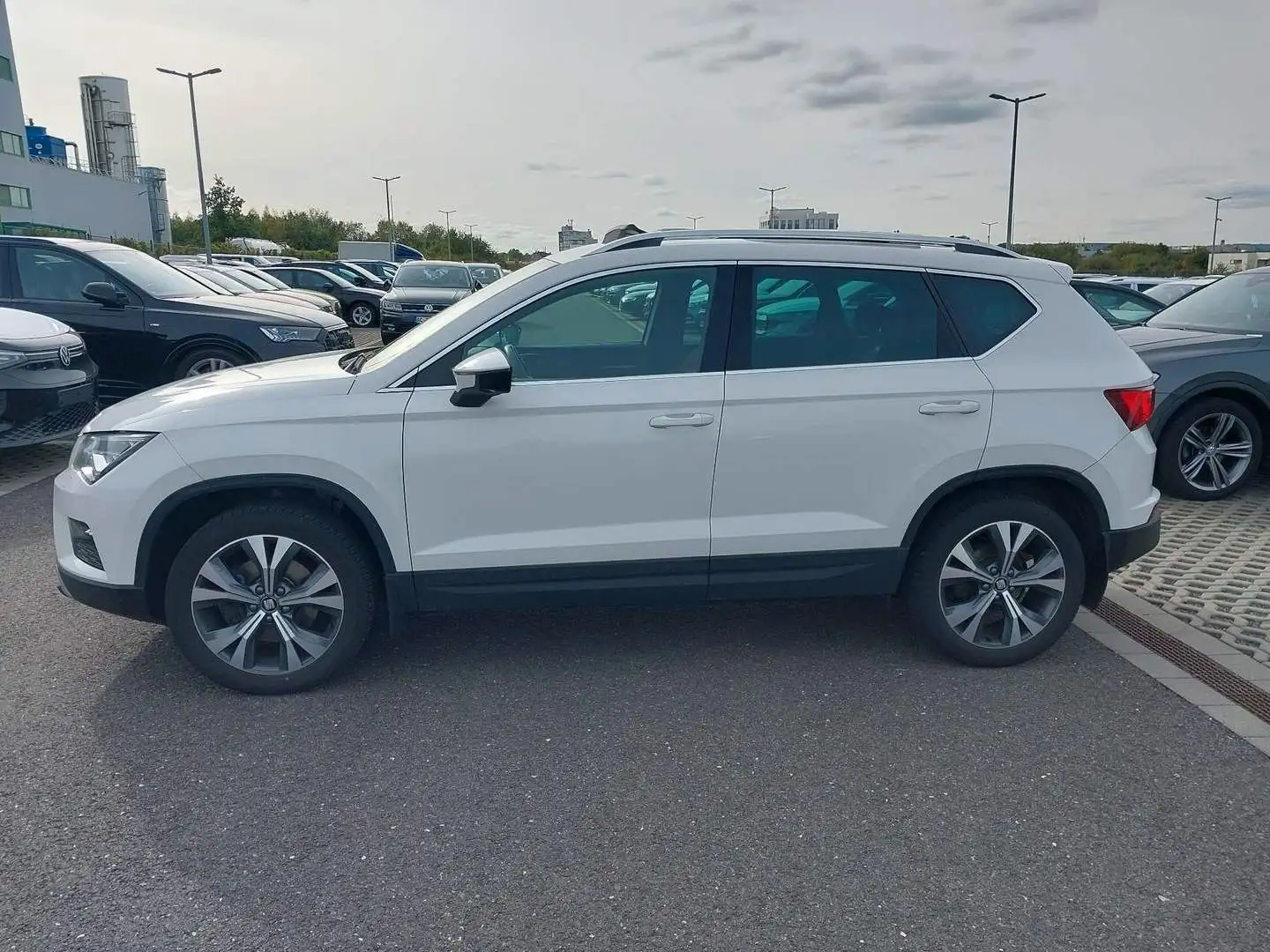 SEAT Ateca Xcellence 4Drive PANO AHK STANDHEIZUNG 1Hd Weiß - 2