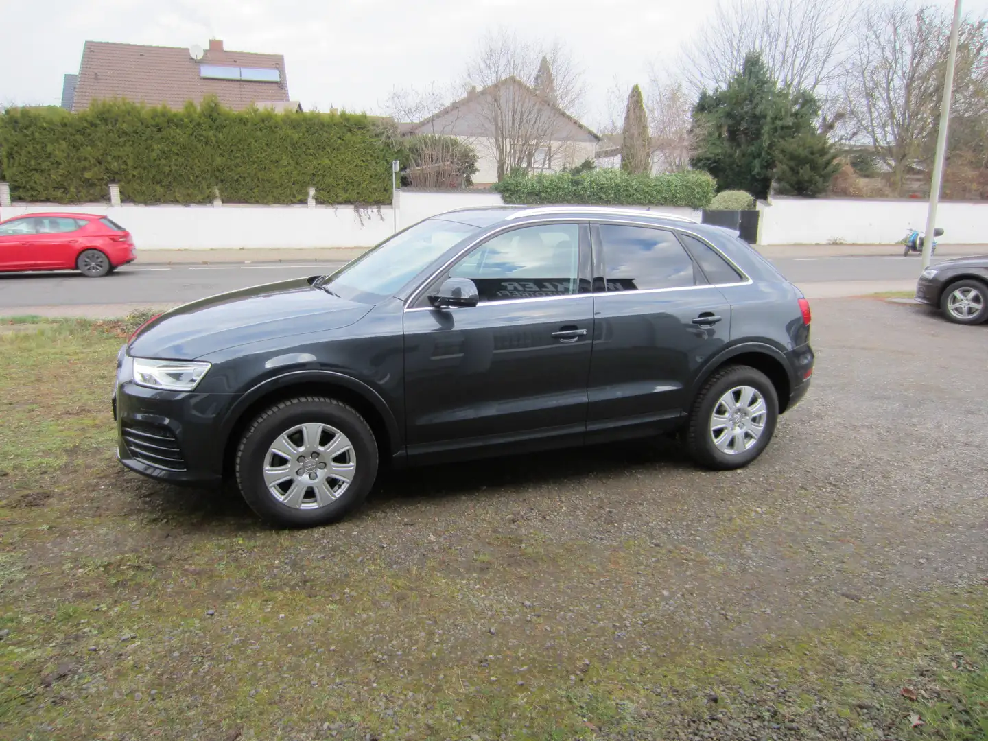 Audi Q3 sport 6-Gang Grau - 2