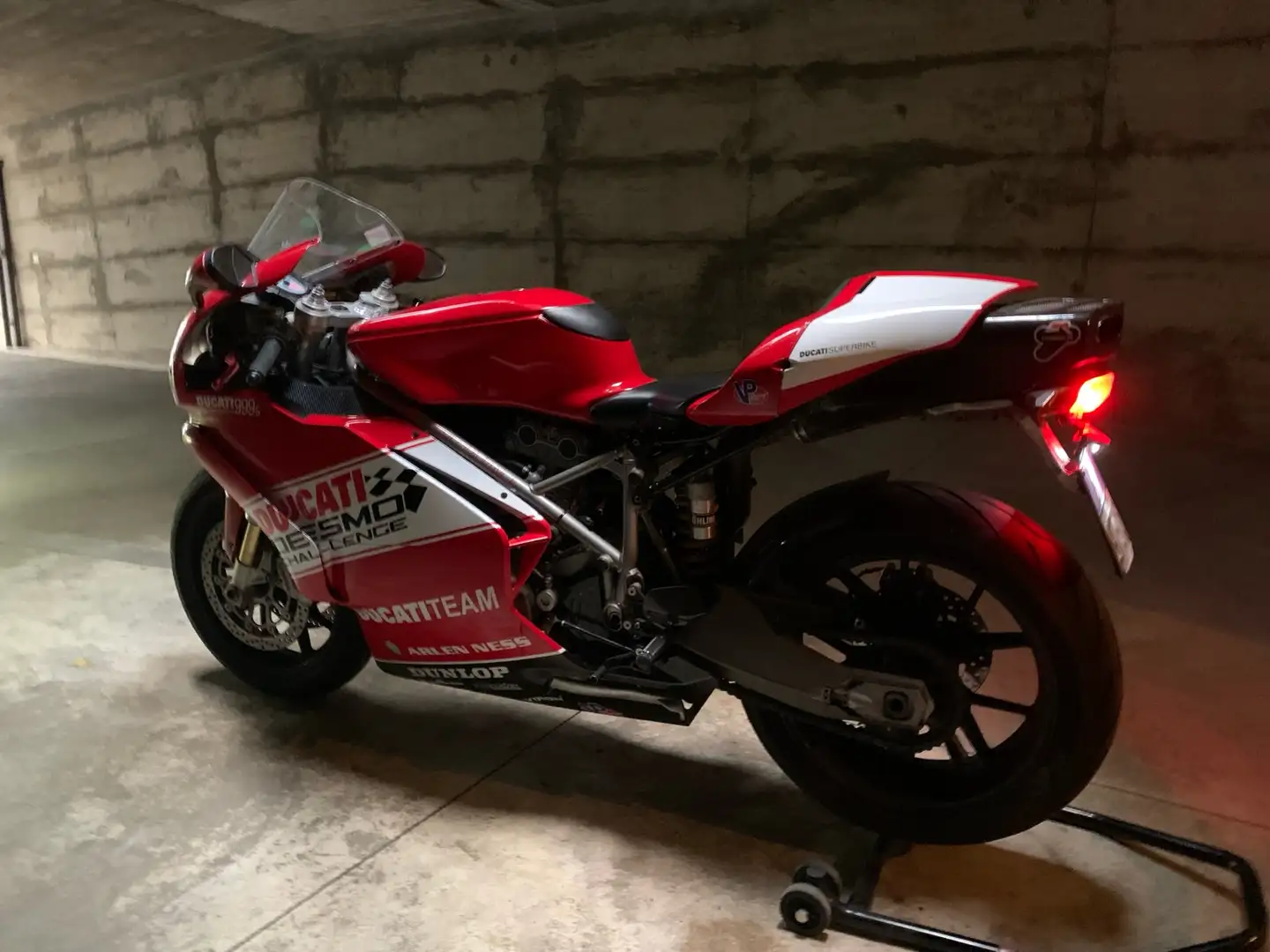Ducati 999 Czerwony - 2