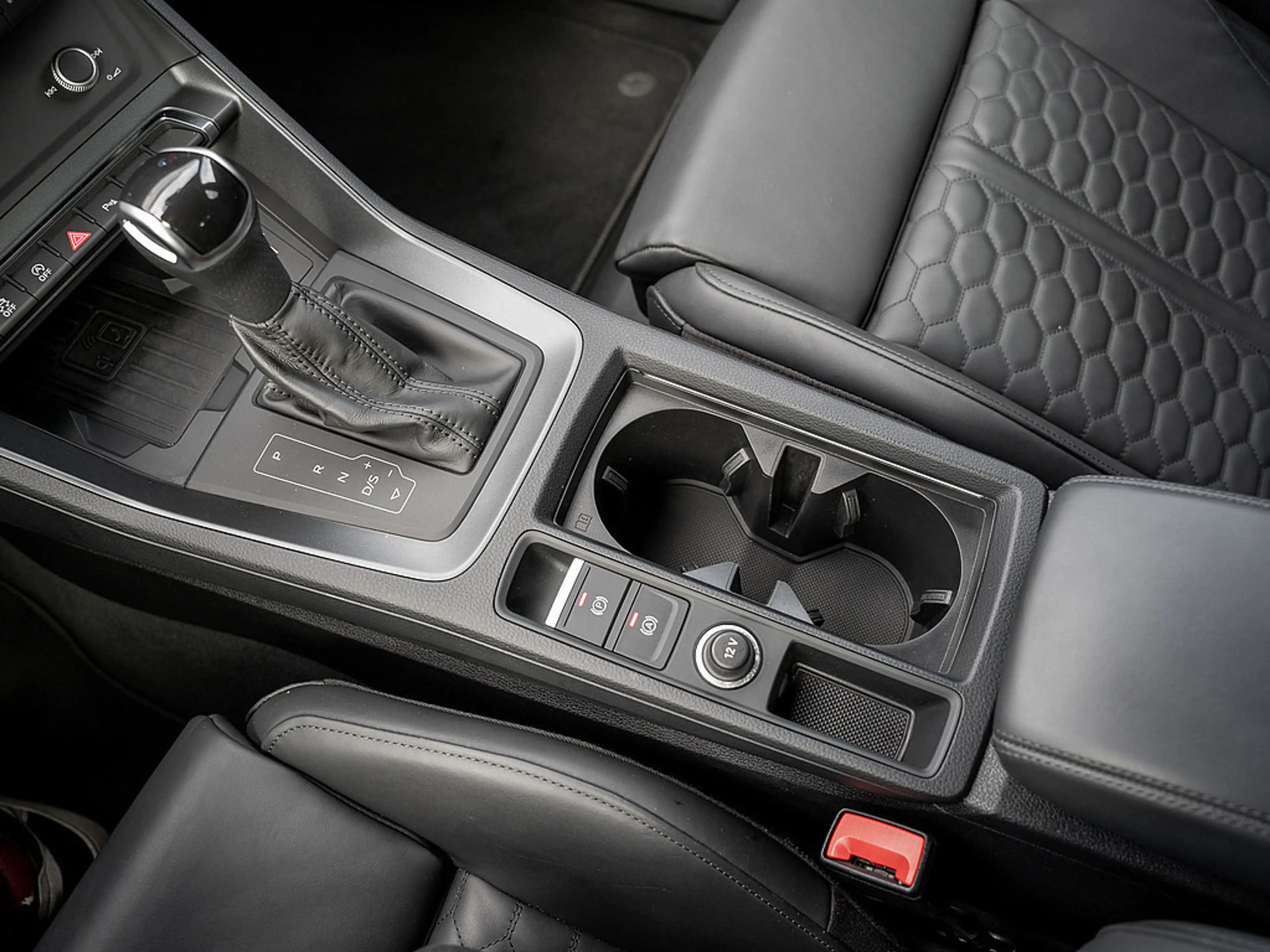 Audi RS Q3 Sportback 2.5 TFSI AHK MATRIX PANO B&O — photo 9