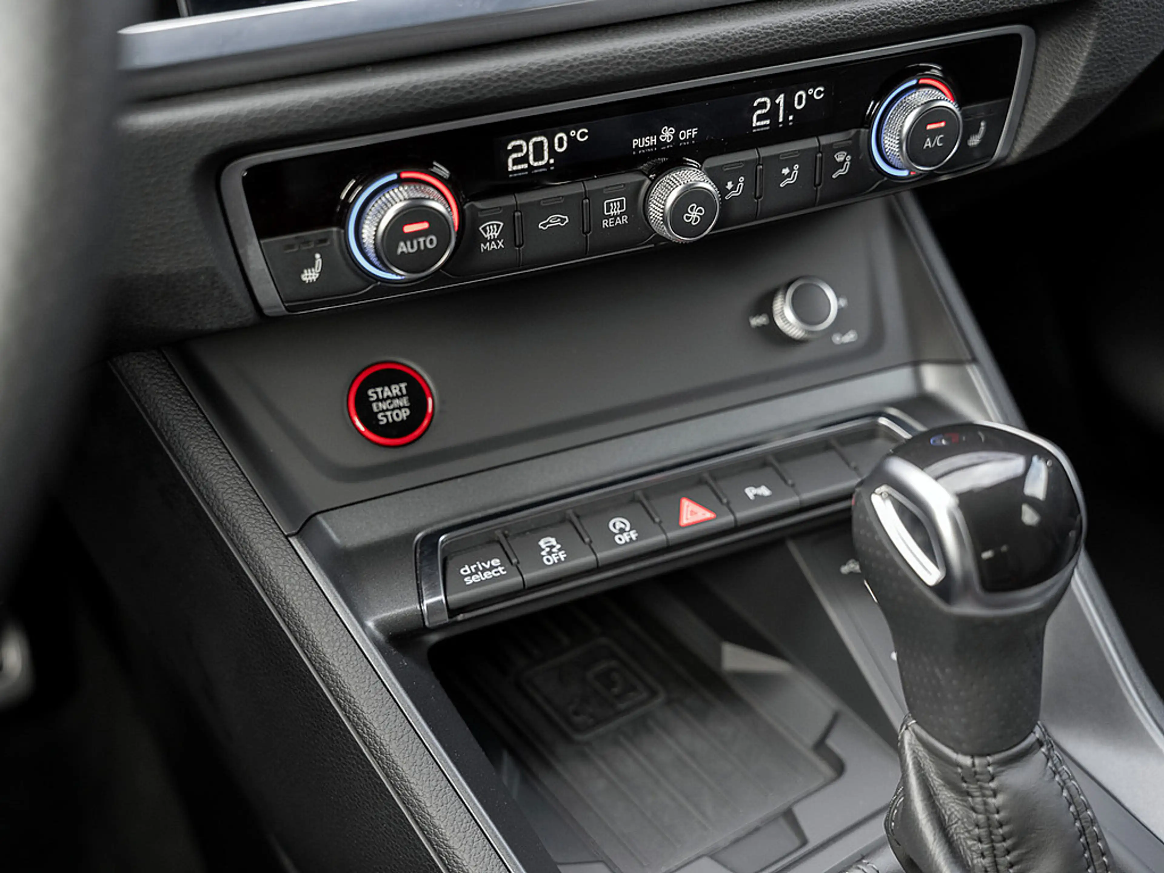Audi RS Q3 Sportback 2.5 TFSI AHK MATRIX PANO B&O — photo 8