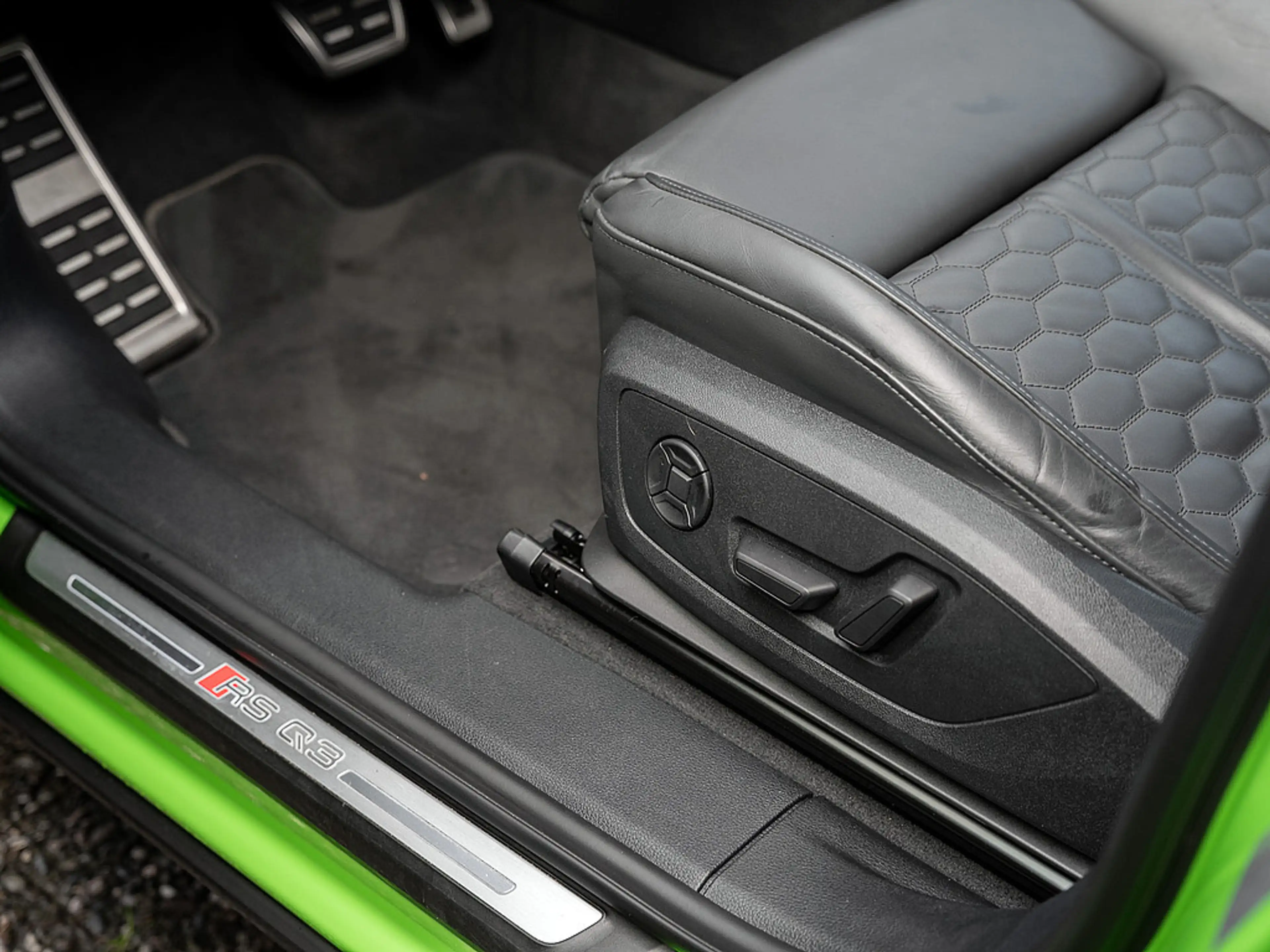 Audi RS Q3 Sportback 2.5 TFSI AHK MATRIX PANO B&O — photo 15