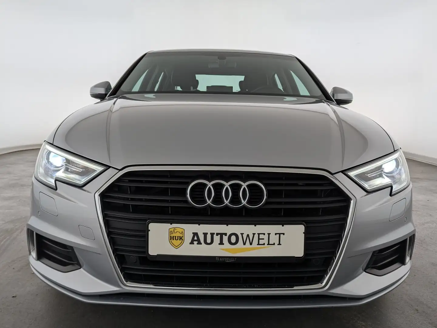 Audi A3 A3 30 TFSI Limousine sport XENON+NAVI+RFK+SHZ+ Zilver - 2